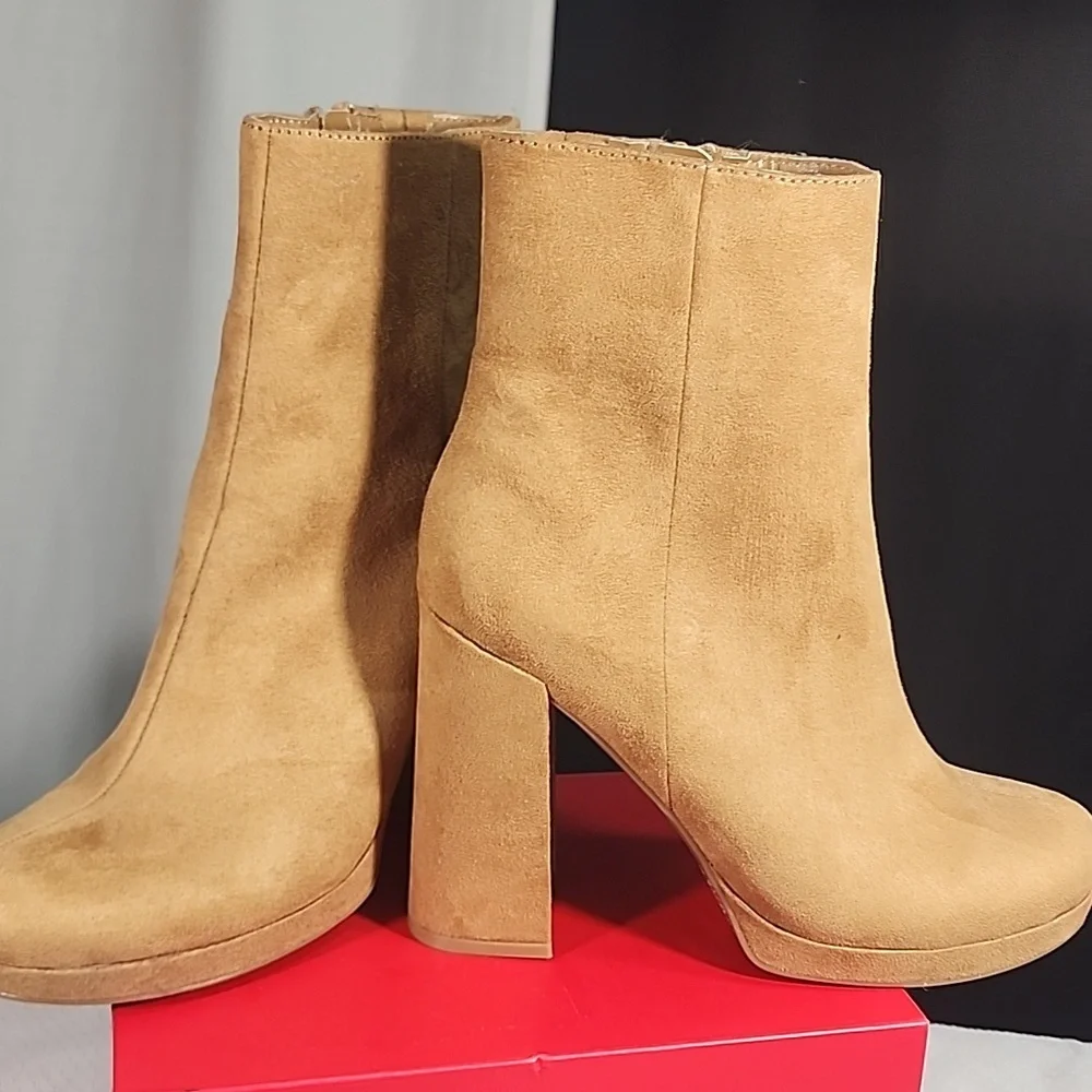 Forever 21 Tan Heeled Boots with Chunky Heel and Platform - Picture 7 of 12